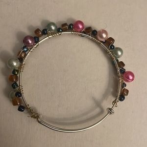 Fashionable squeeze bracelet